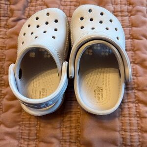 CROCS White Sandals with Ventilation Holes and Heel Strap